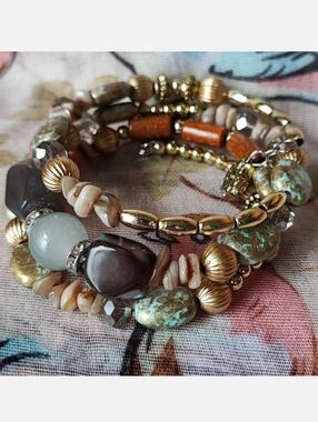 Memory Wire Gold Veined Faux Turquoise Tumbled Stone Faceted Crystal Bracelet